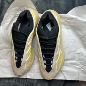 Brand New Yeezy V3 Safflower Size 10.5M